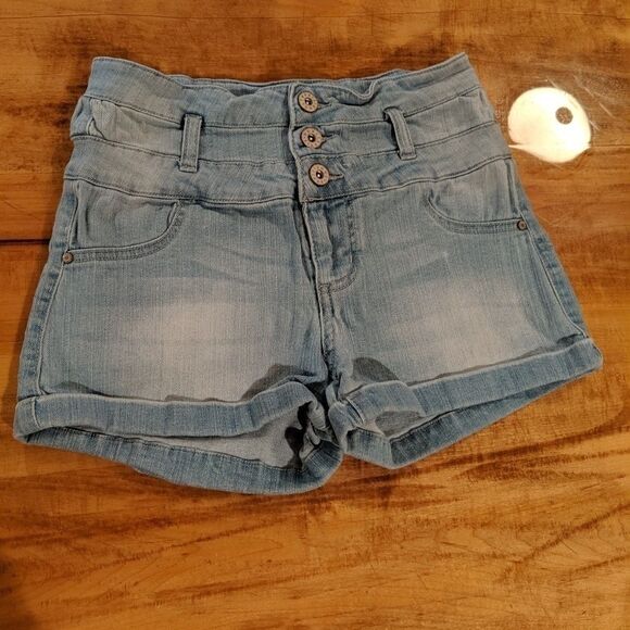 đ”Tinseltownâhighâwaistedâshorts lightâwashâ3/4 - Picture 1 of 4